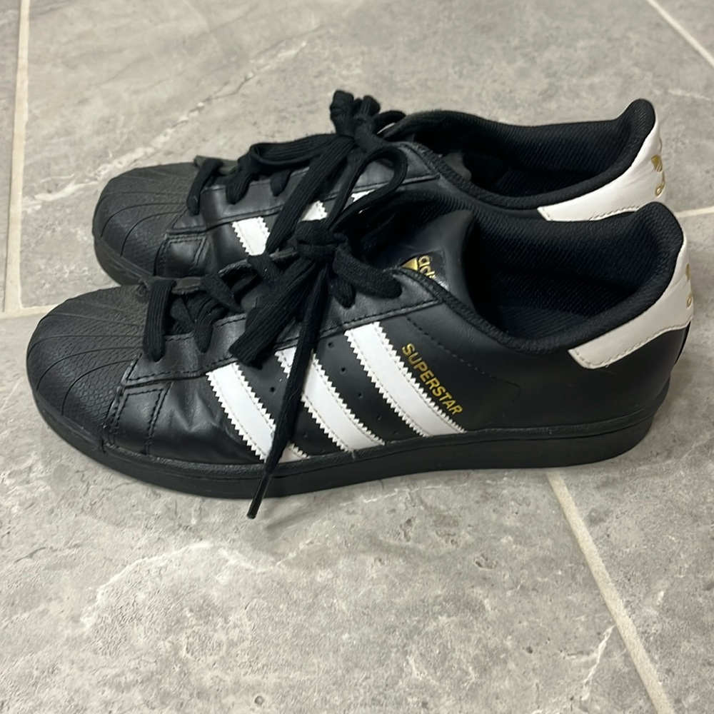 Adidas superstar size 6.5/8